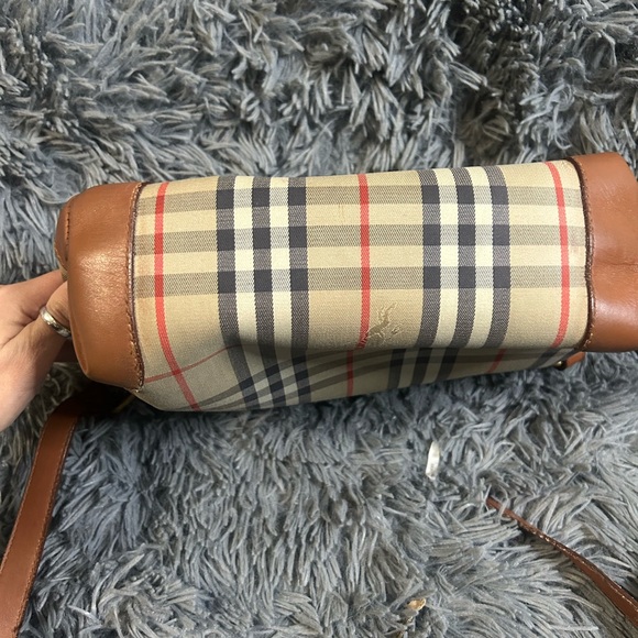 Burberry Flap Two Compartment - Picture 9 of 9